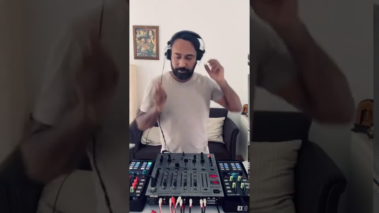 Neil Richter /Melodic House & Techno live-streams with Neil Richter