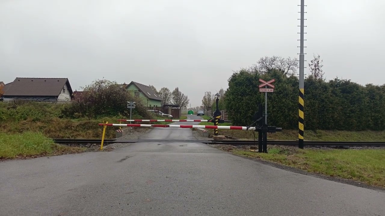 Železniční Přejezd s mechanickými závorami Mimoň #1 Slovany 