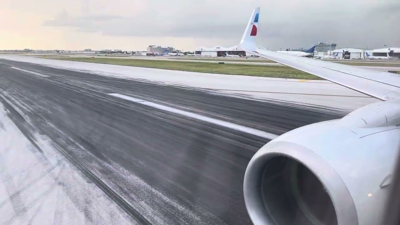 American Airlines Boeing 737-800 Landing at Miami International Airport