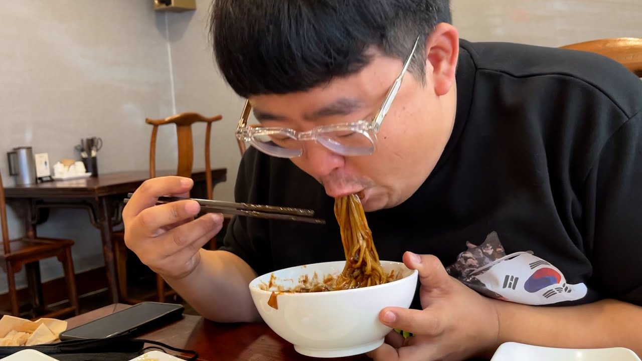 해장으로 먹는 쌉싸름한 짜장면 한 그릇 [희극인의밥상]