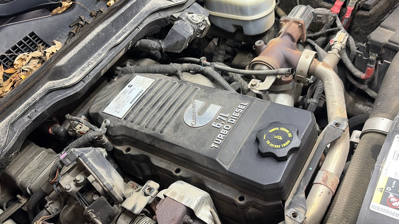 Замена фильтра вентиляции картера дизельного двигателя Cummins Ram 2500 6.7L 2018 года выпуска