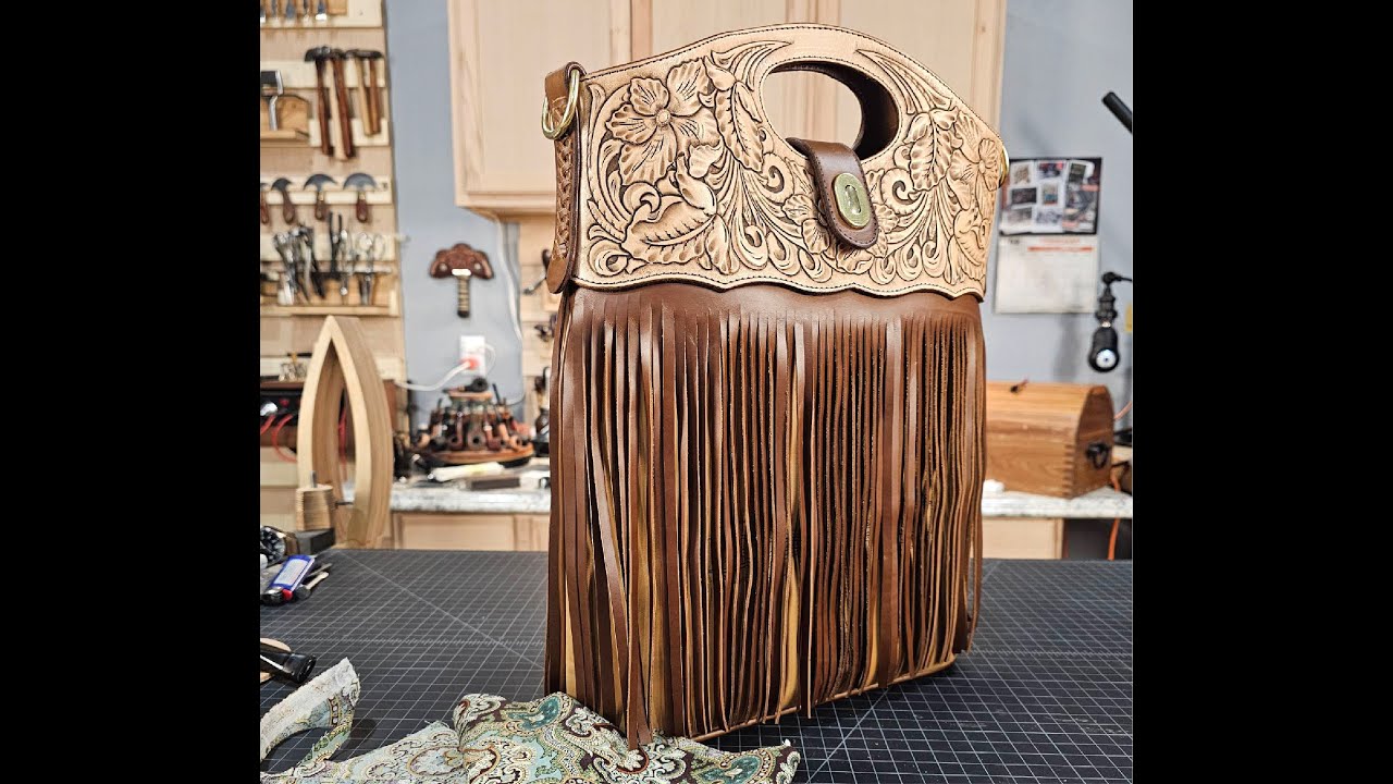 The Classy Fringe Purse 3, Assembly