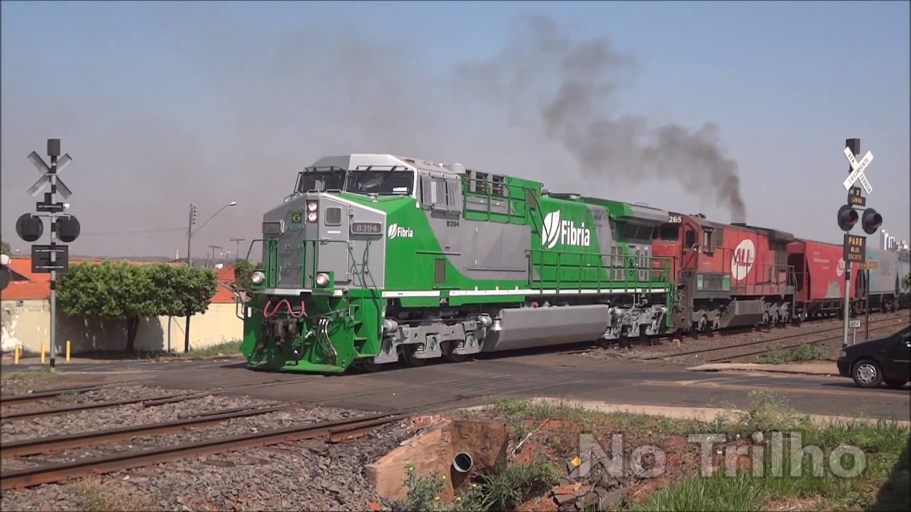 Trem partindo do p&aacute;tio de Jales com a nova AC44i Fibria em Jales - No Trilho