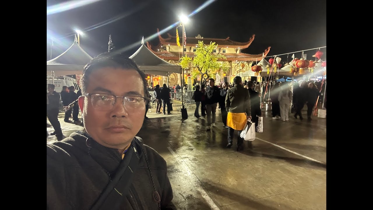Live : qua nhiều người Việt đón giao thừa tại chùa Huệ Quang !!!