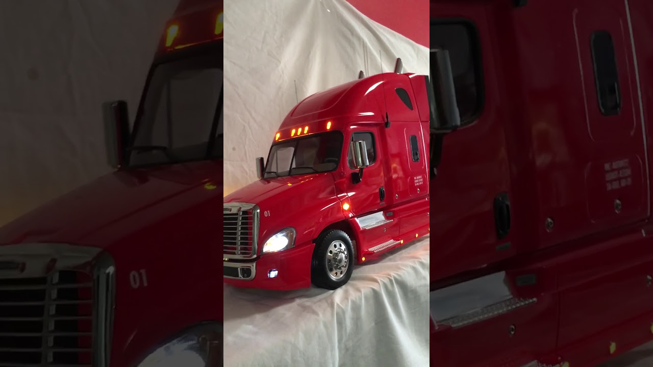 Tamiya 1/14 Freightliner Cascadia