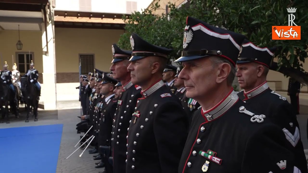 La cerimonia del cambio del Comandante del Reggimento Corazzieri con Mattarella