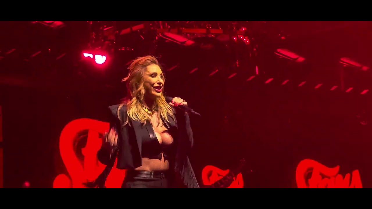 Sabrina SALERNO - En rouge et noir (Stars 80 au zénith de Dijon)