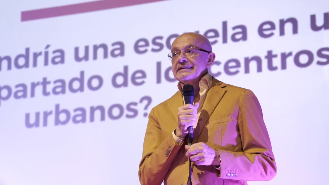 ¿Educación es Libertad? ¿O Libertad Educación? | Santiago Gangotena | TEDxUSFQ