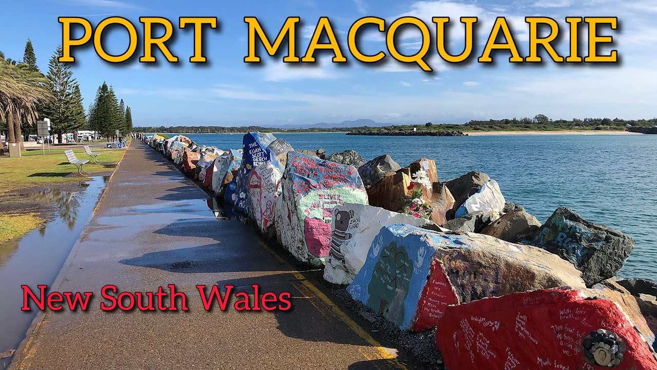 PORT MACQUARIE - BREAKWALL HOLIDAY PARK - WHALE WATCHING