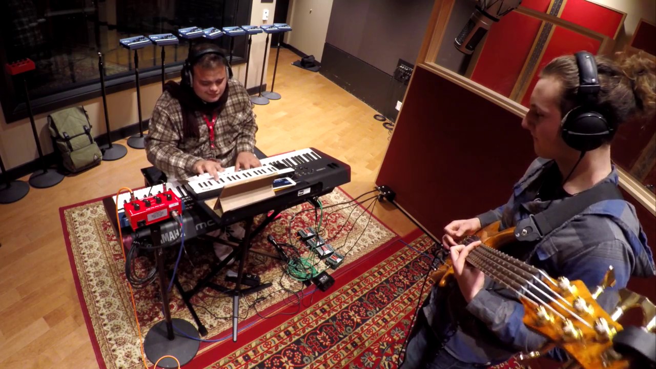 Jesús & Dominic ''Tron Song Thundercat''