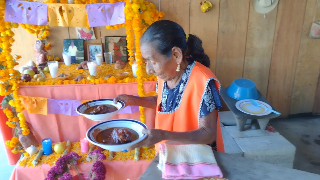 COMIDA Y BEBIDA PARA OFRENDARSELOS A MIS SERES QUERIDOS EN ESTE DIA DE MUERTOS | DOÑA LUPITA
