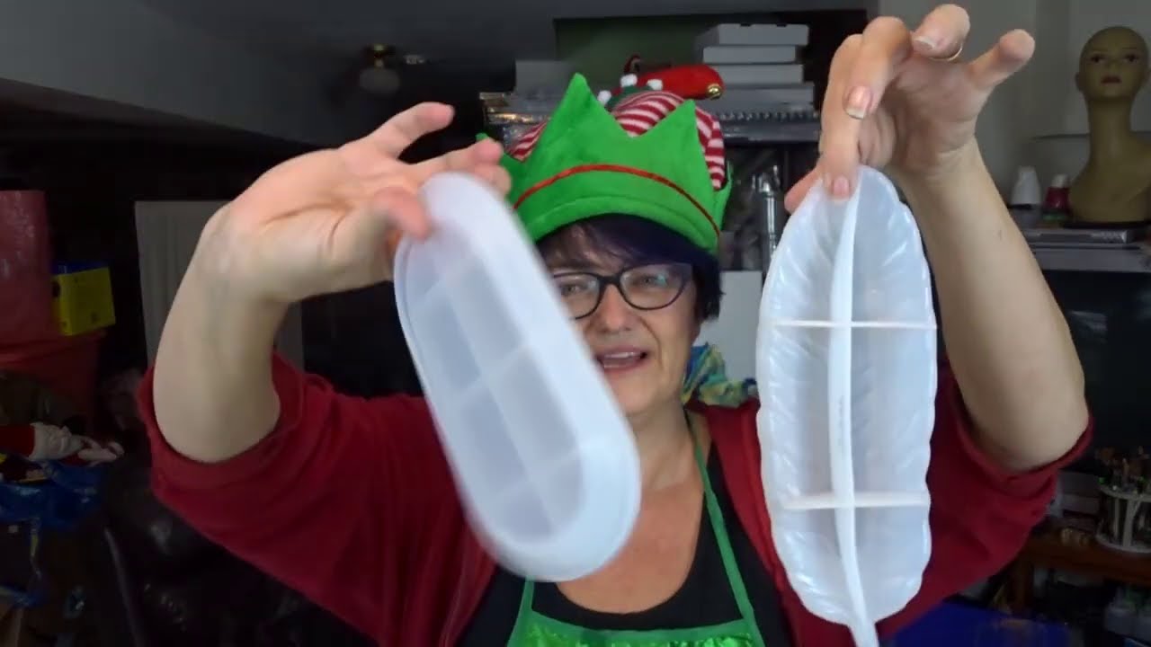 Merry Christmas you beautiful people  making my first resin feather tray Video# 142