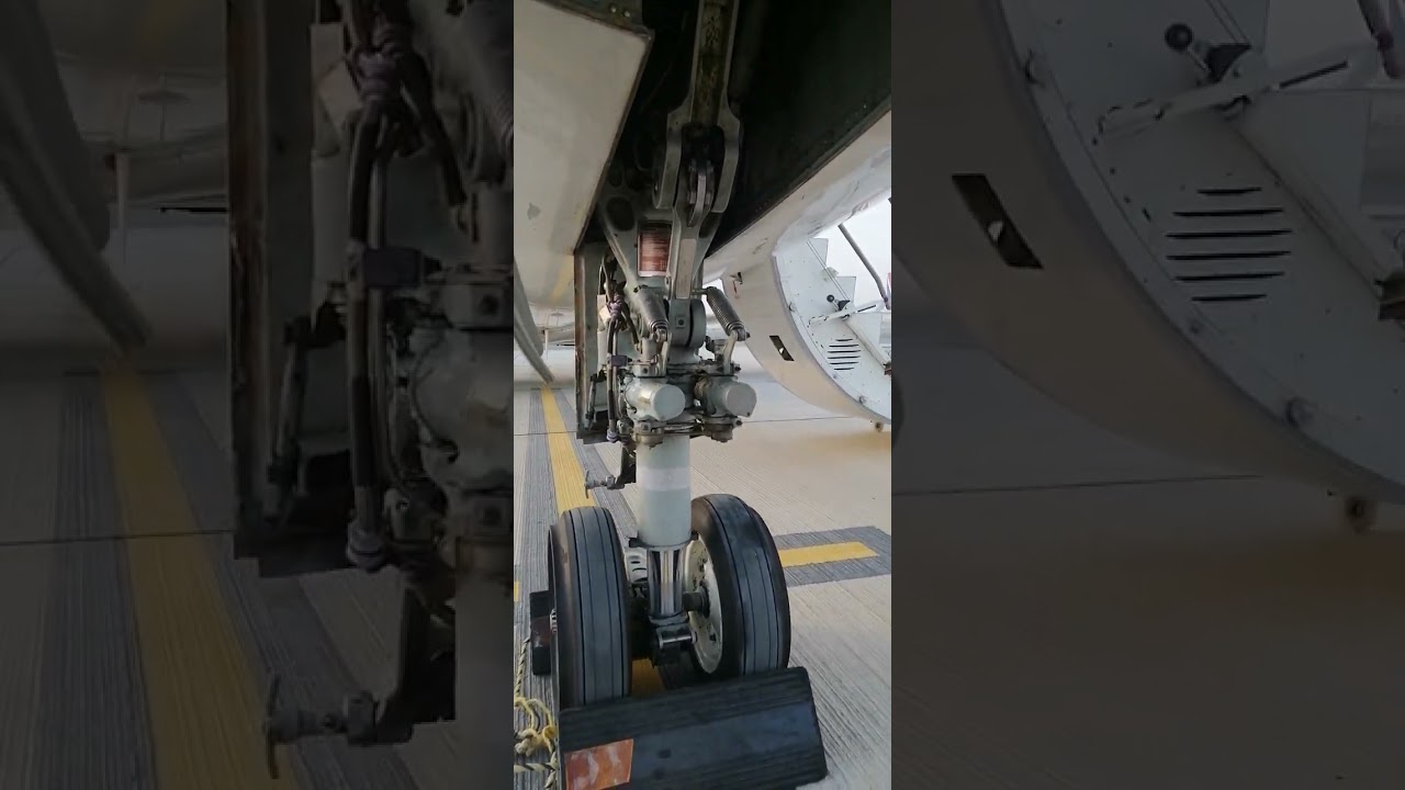 bombardier CRJ2 nose landing gear