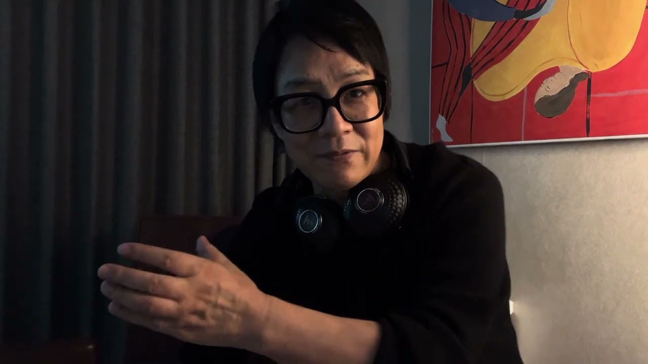 大寫的服！25日下午，北京三里屯出現猛烈的反共反習標語，習包皇位搖搖欲墜