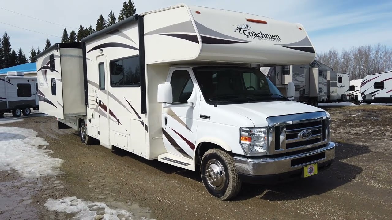 2017 Coachmen Freelander 31bh class C motorhome with bunks