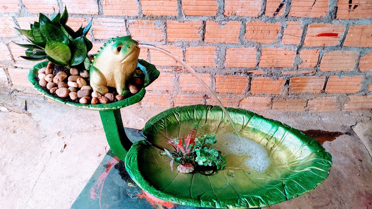 Make your own frog sitting on a leaf spraying water | How to make a fountain of cement and sand