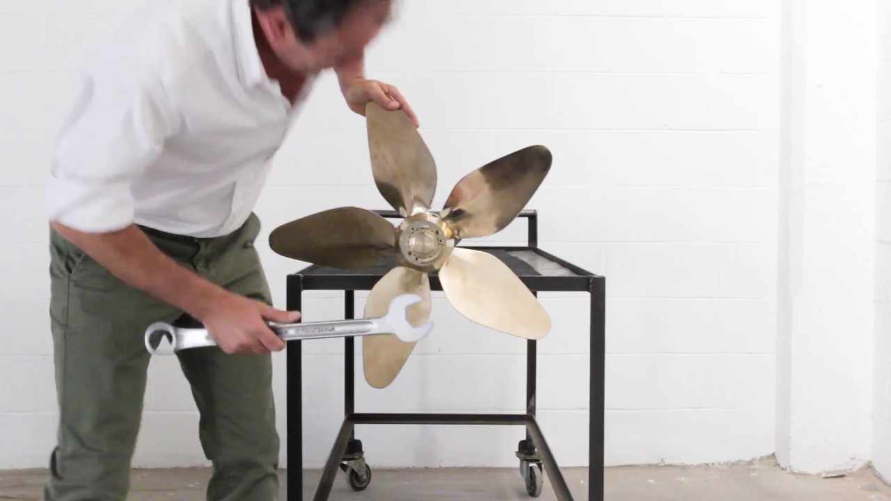 Mounting of a MAXPROP Easy / Whisper / Boomerang