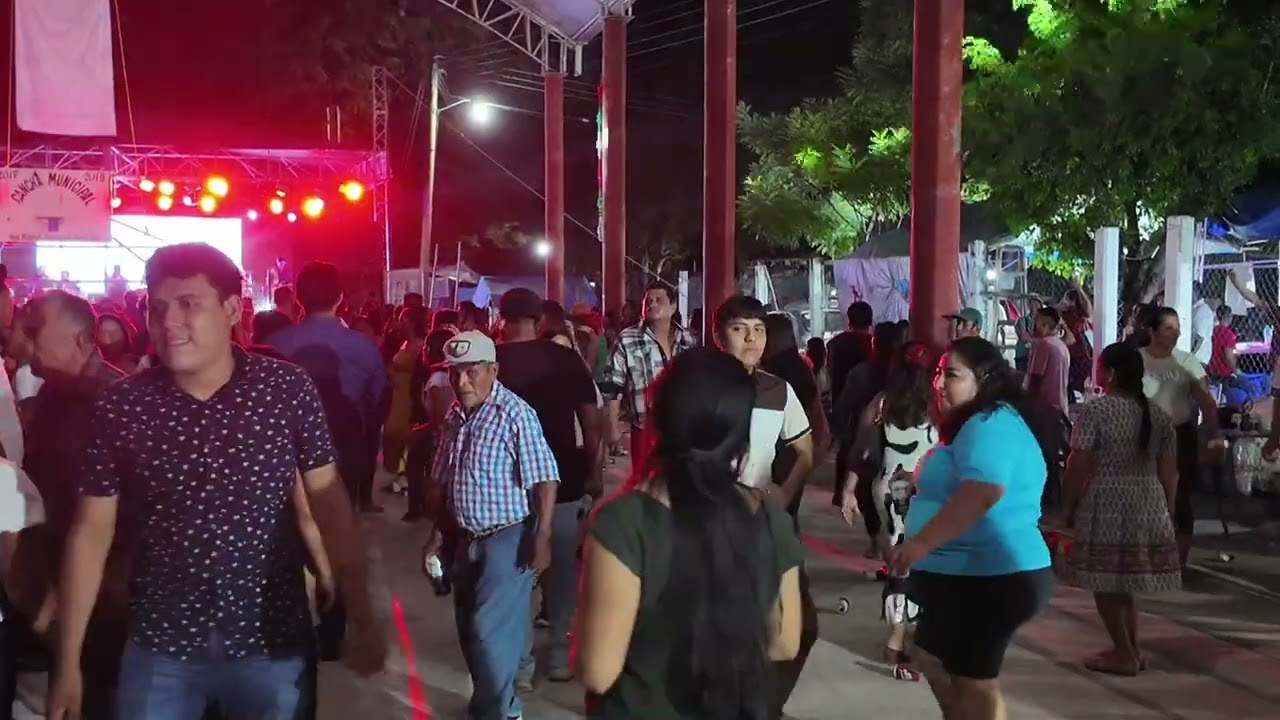 LA DEL MOÑO COLORADO   LA LADRONA