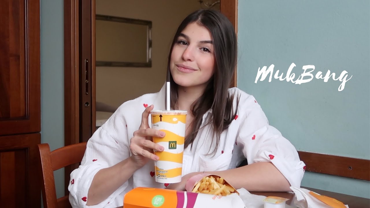 MUKBANG mcdonald's + rispondo alle vostre domande: Lascio YT, Uni, Fidanzato | Valeria Martinelli