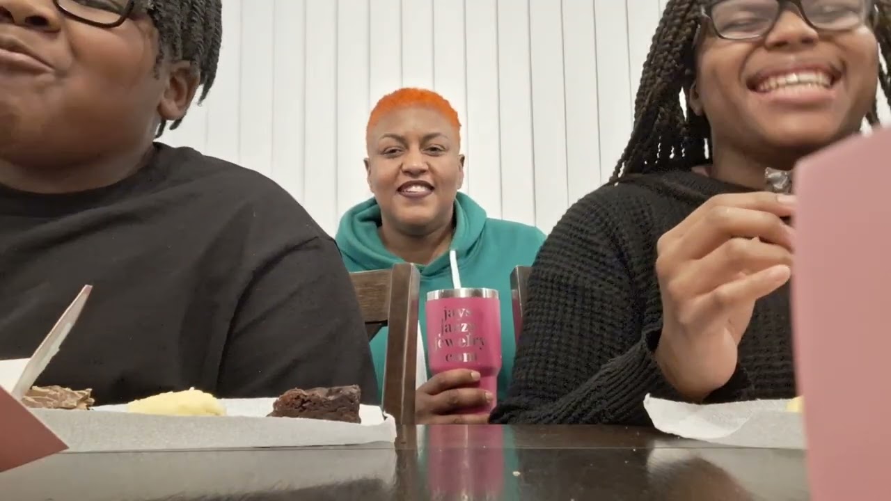I tried Crumbl w/ my little brother and mom last week! 😁