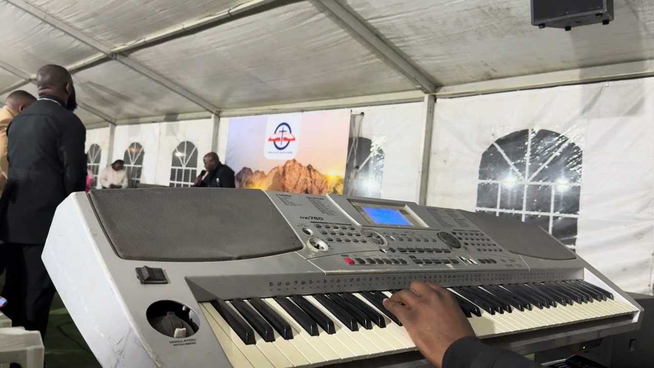 Kukhona amadlelo Rev Zondi