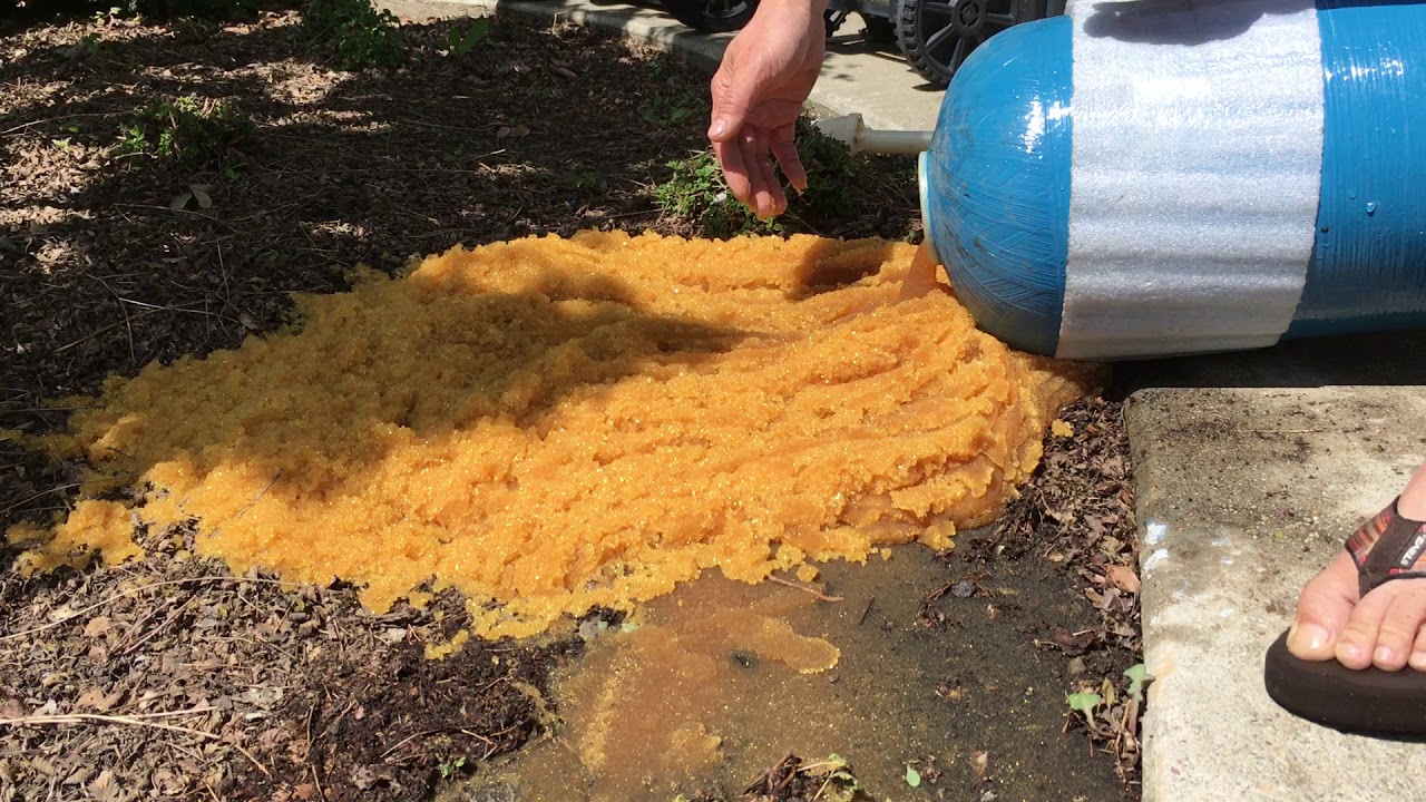 Опорожнение старой смолы умягчителя воды