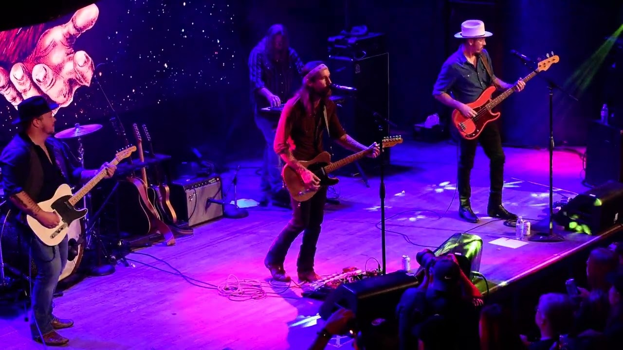 Alex Williams - Fire live at The Vogue Theatre 11-4-2022