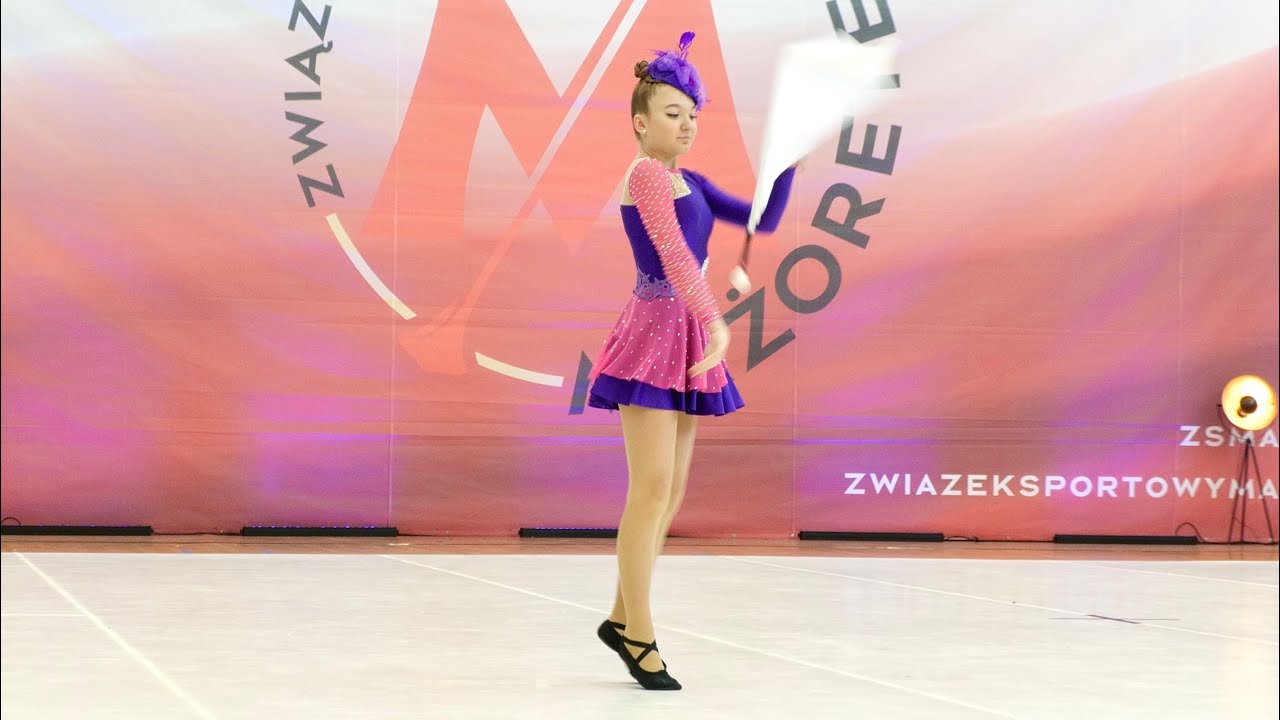 *AZARIA PIEKARY ŚLĄSKIE * - flag solo junior- Racibórz 2024 - Mażoretki