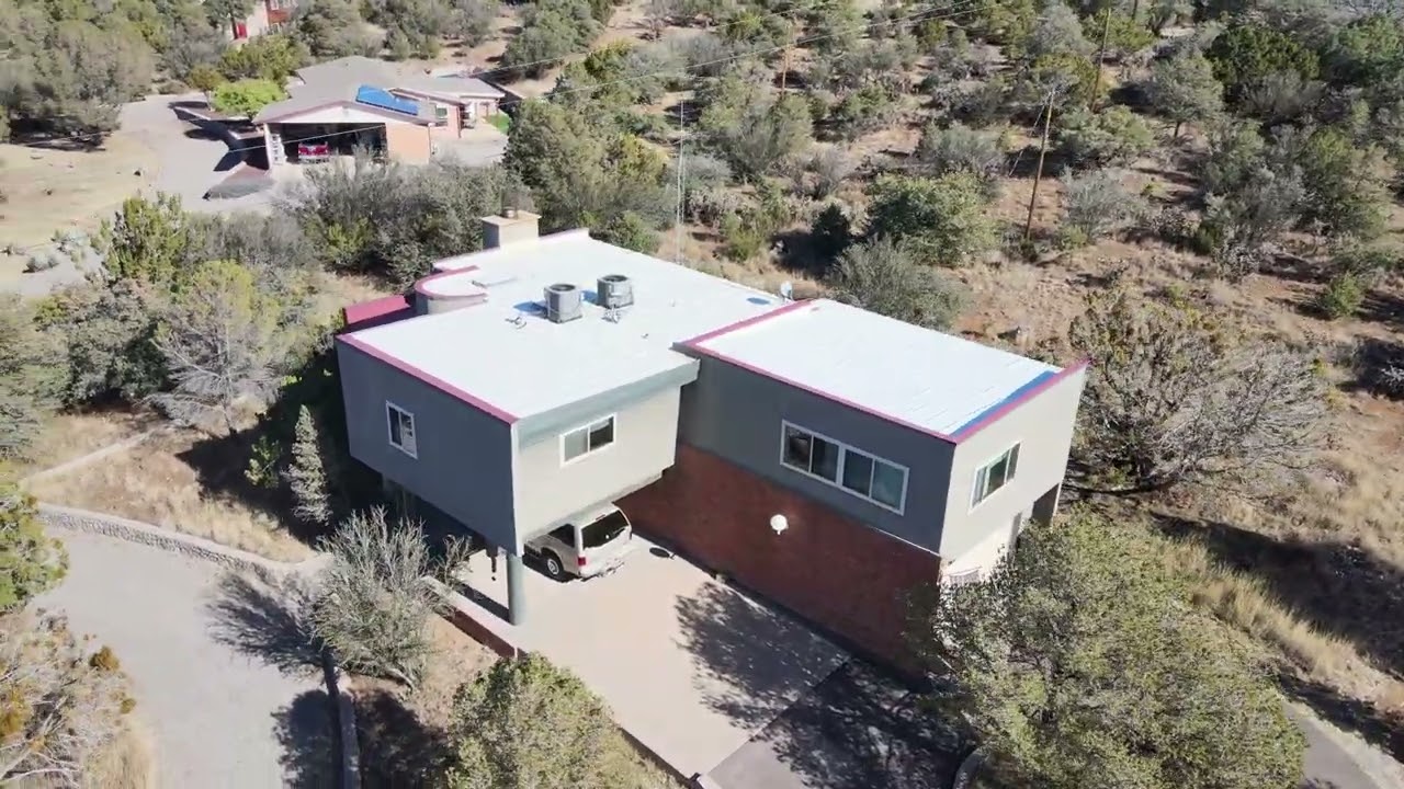 2212 Pinon