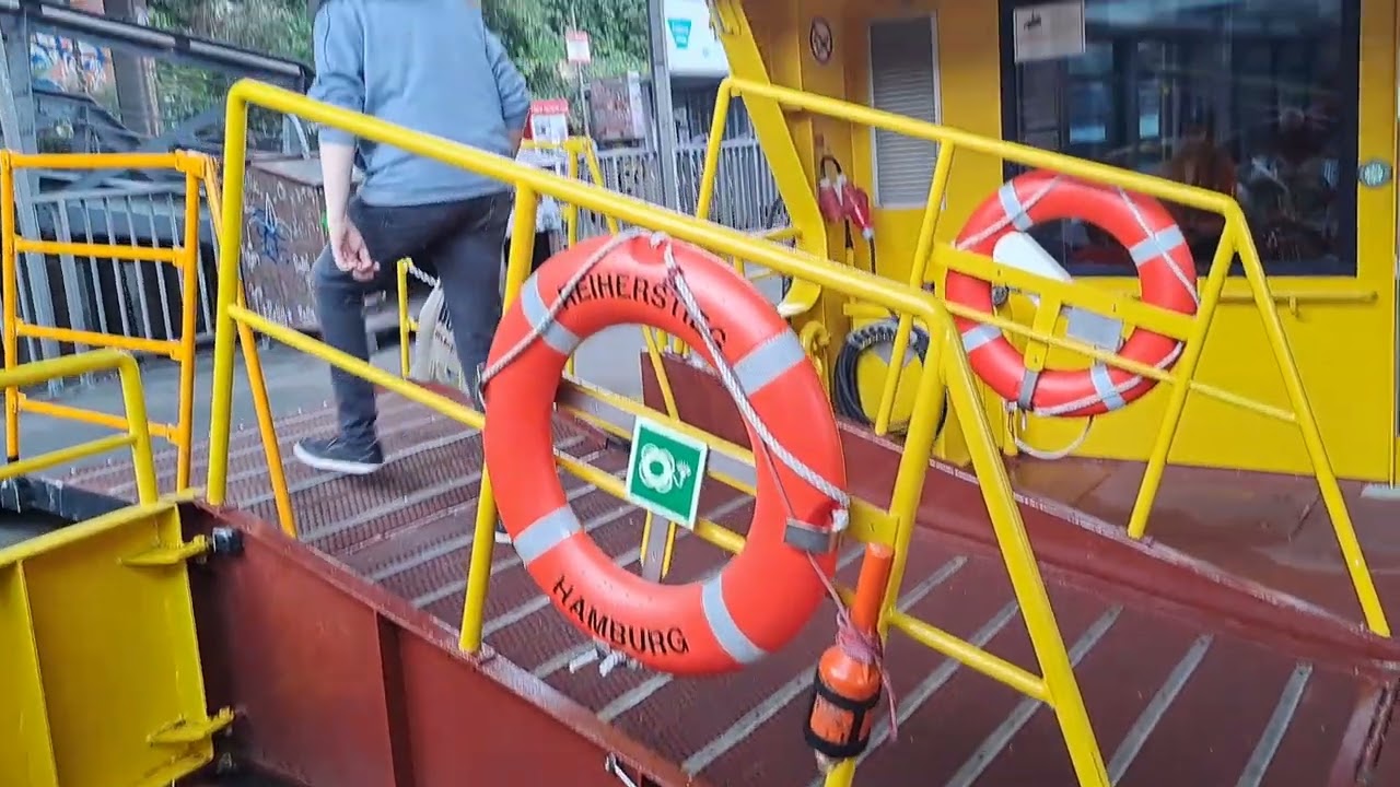 Eine mitfahrt in Hamburgs Fähre