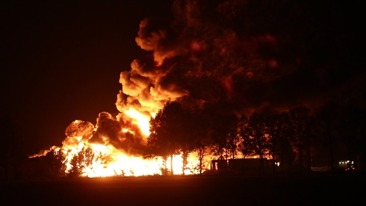 Het blussen van grote brand Someren-Heide kan nog wel dagen duren