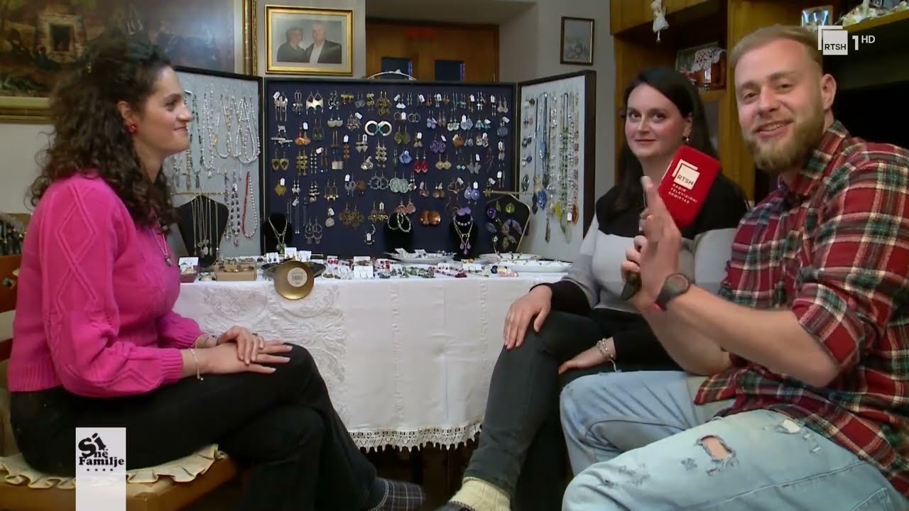 Punimet artizanale të dy motrave nga Gjirokastra | “Si në familje”