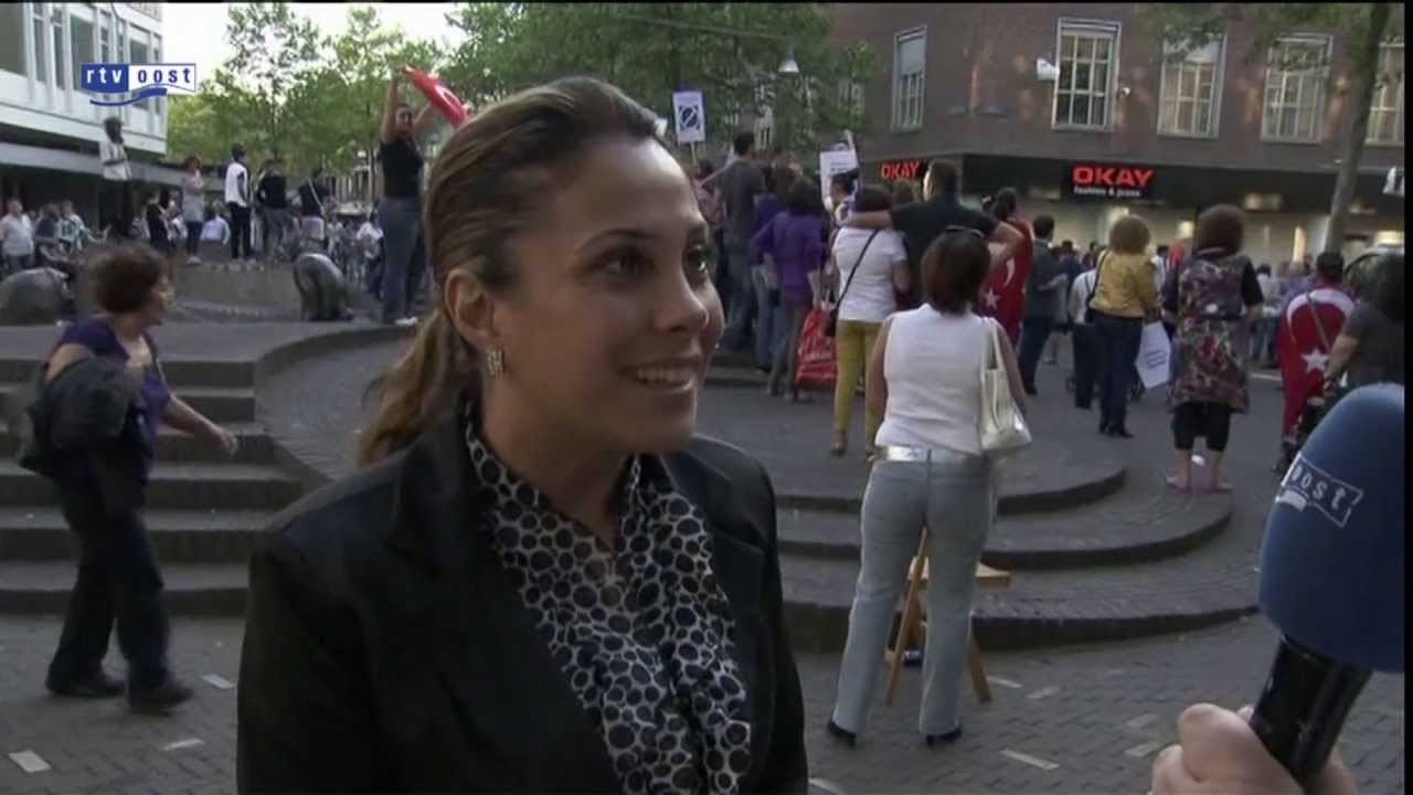 Demonstratie van Turken in Enschede even grimmig