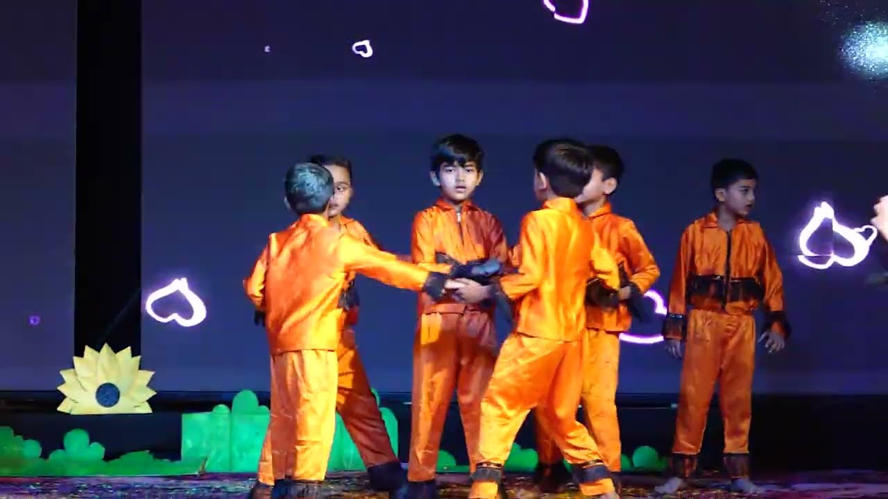 Ekati Ekati Ghabarlis Na Aai | Super Emotional Marathi Dance | School Annual Day 2025