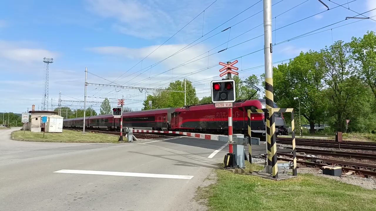 Železniční přejezd Skalice nad Svitavou [P6810] (AŽD 97 ZPZ + kl.zv.)