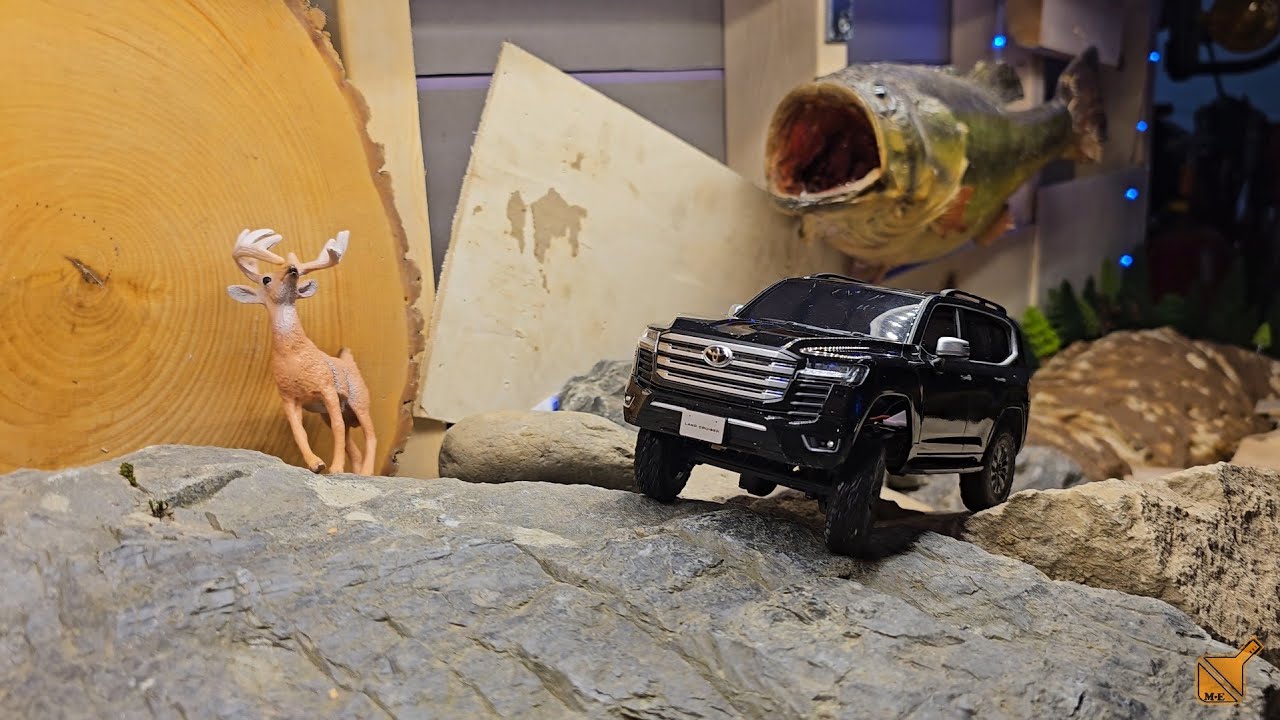Toyota Land Cruiser 1/24 Scale Mini Z
