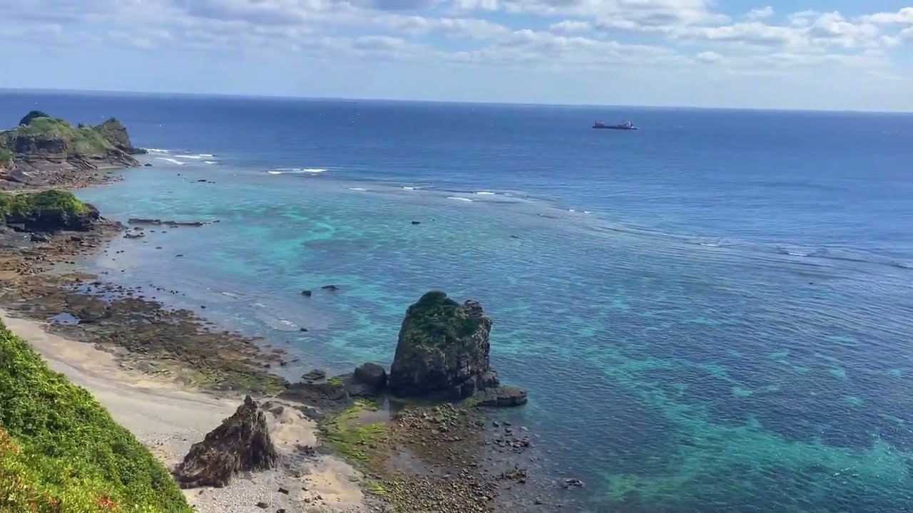 断崖絶壁の小浜の川神から眺める天仁屋海岸の絶景
