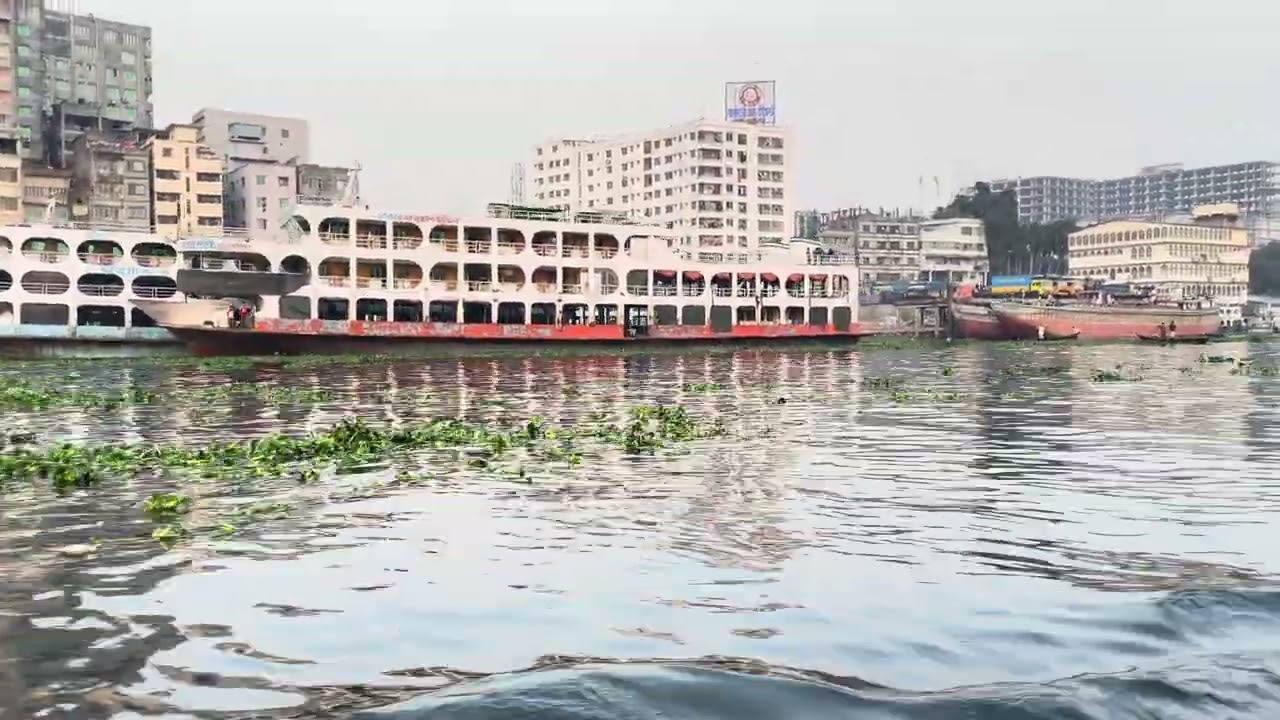 বাবু বাজার ব্রীজের নিচ দিয়ে চলে গেলাম নবাববাড়ি ঘাটে।