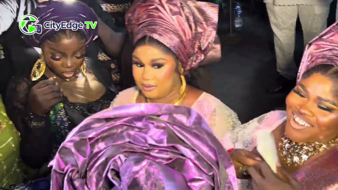OBA ONIBA EKUN DANCE ON STAGE AT HIS 5 YEARS CORONATION ANNIVERSARY 