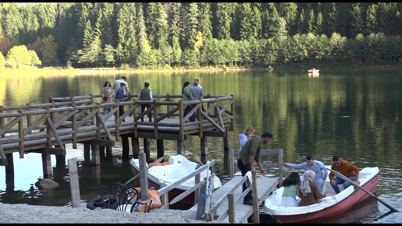 Artvin&rsquo;deki iki ayrı Karag&ouml;l&rsquo;de iki farklı mevsim yaşanıyor