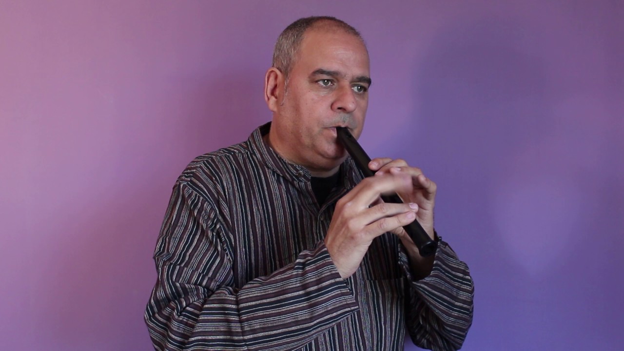 Eduard Navarro.Flabiol valencià.  Playing the Valencian recorder.