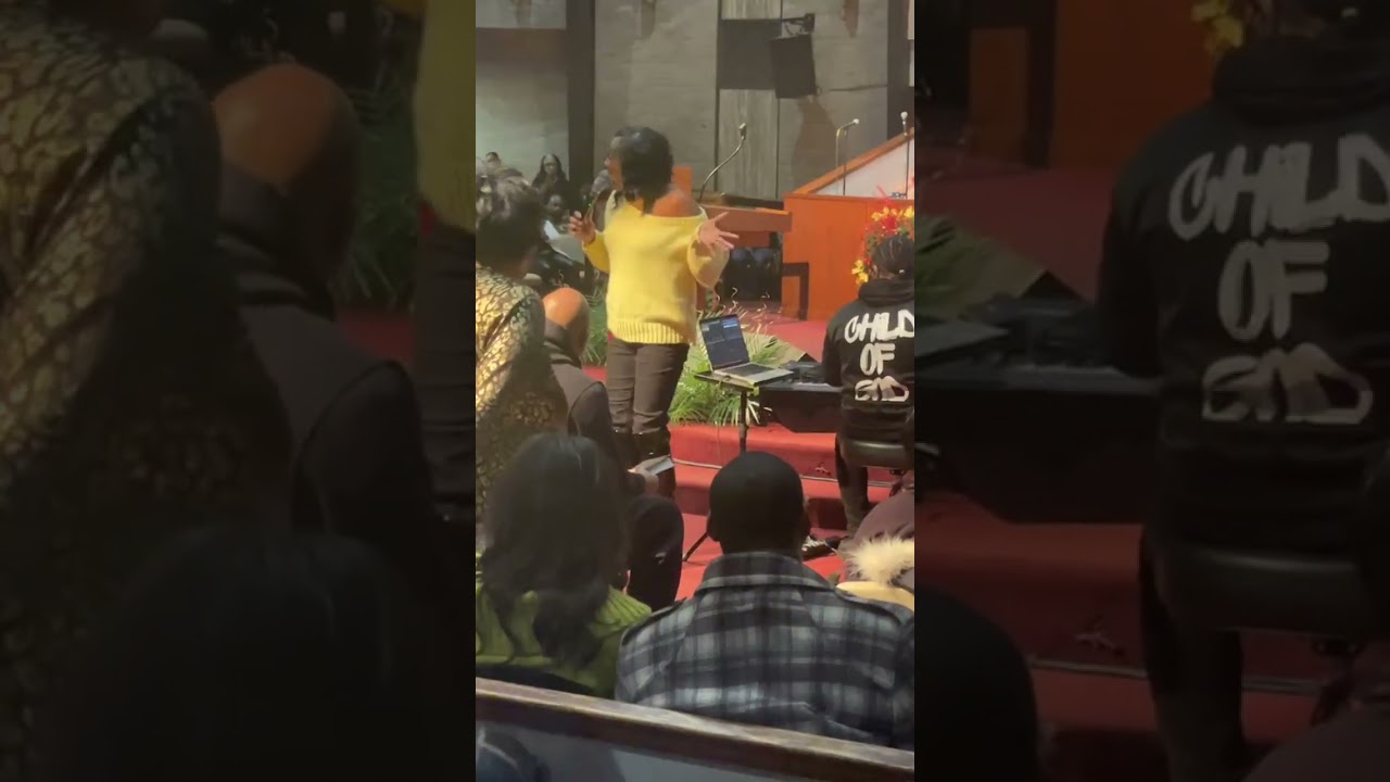 Le’Andria Johnson Live