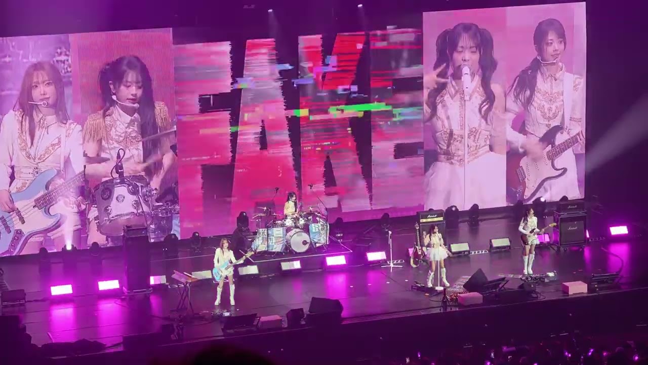 QWER - FAKE IDOL_QWER 1ST WORLD TOUR ＜ROCKATION＞ in TAIPE_20260215