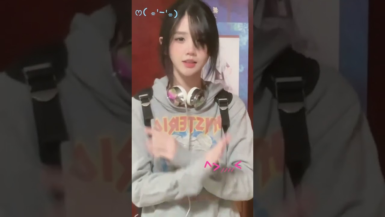 坐在倒数第二排靠窗位的同学:P