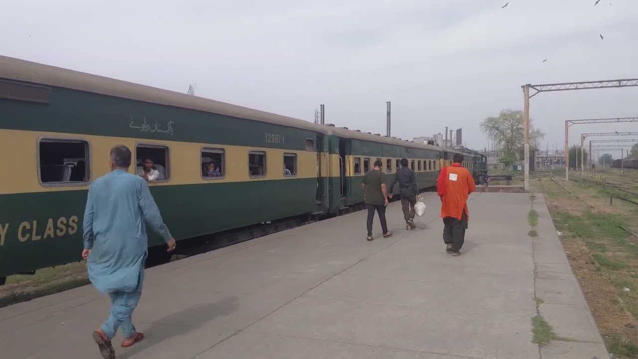 Lahore to Faisalabad Train Badar Express Departing from Lahore Pakistan Railways 