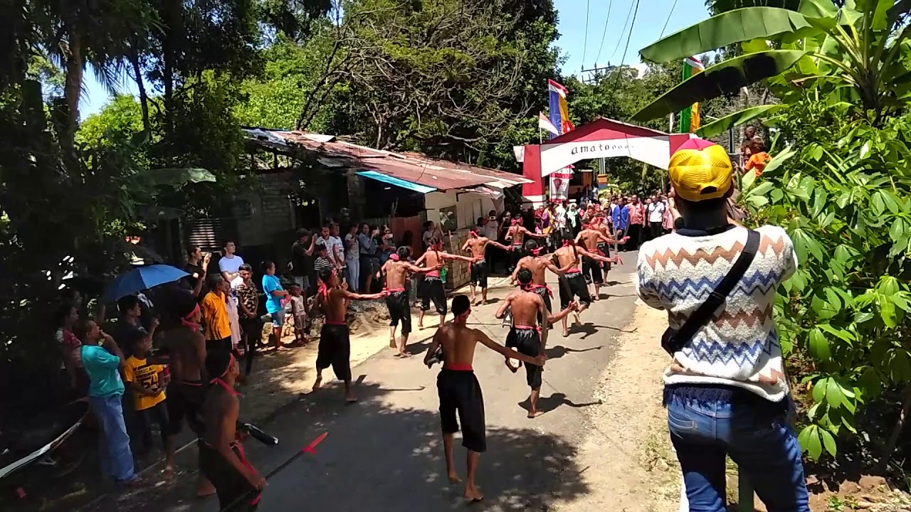 Tarian cakalele dari negeri kilang .ambon gunung