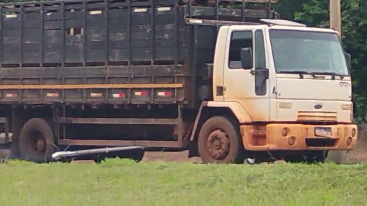 Instalação de Escapamento Boiadeiro Ronco Esportivo 4 Polegadas no Ford cargo 1717E,Paulinho Pente.