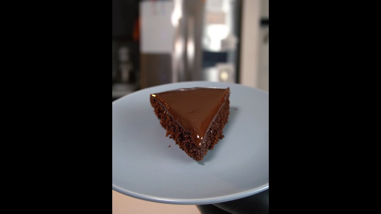 Chocolate Cake made in a PAN! (No oven)
