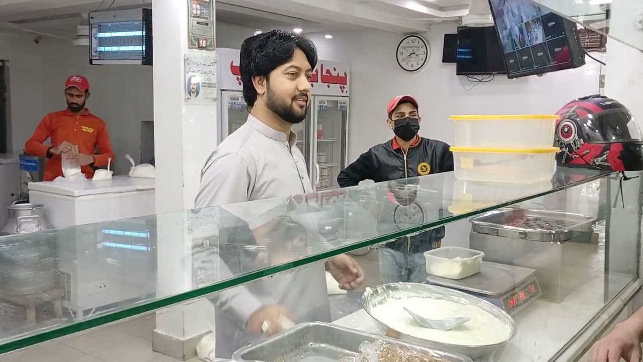 Punjab Milk Shop at F-10 Tariq Market, Islamabad, Pakistan / Магазин молочной продукции Исламабад