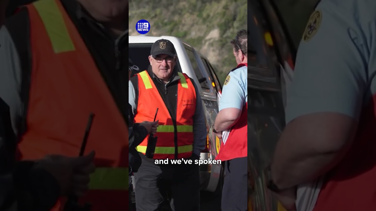 Cars winched to shore after Great Ocean Road flooding | 9 News Australia